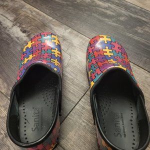 Sanita puzzle patterned womens clogs size 34 US size 4